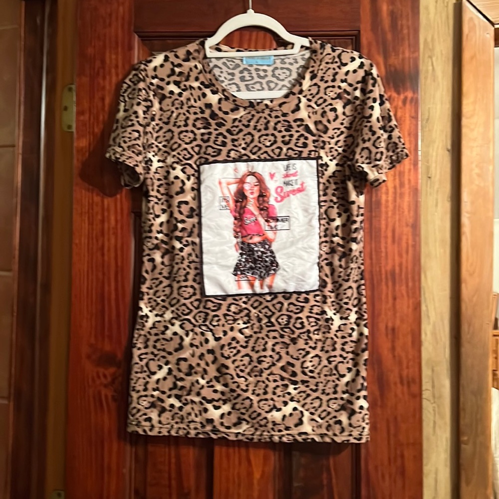 Woman’s short sleeve top